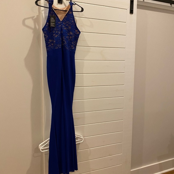 Blue high neck ball gown with tags - Picture 3 of 3